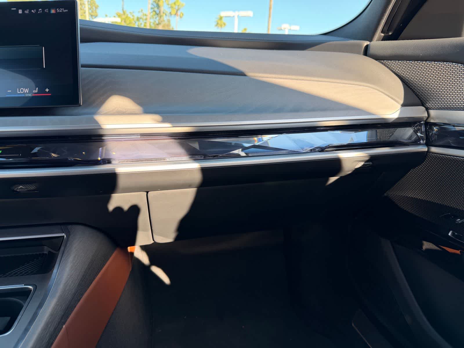 Thumbnail: 2025 BMW i7 - 17