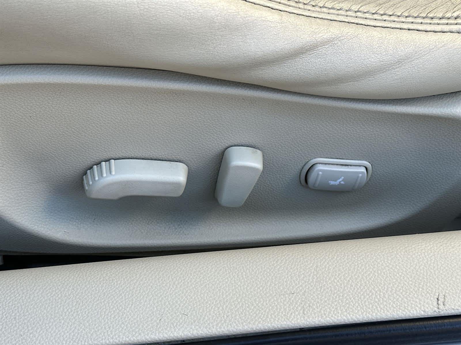 Thumbnail: 2011 INFINITI G37 - 23