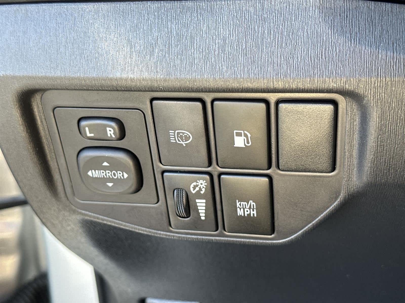 Thumbnail: 2015 Toyota Prius - 29