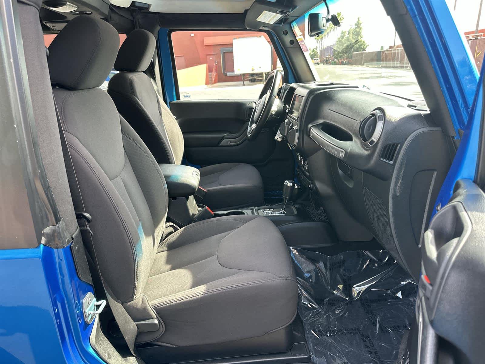 Thumbnail: 2015 Jeep Wrangler - 14