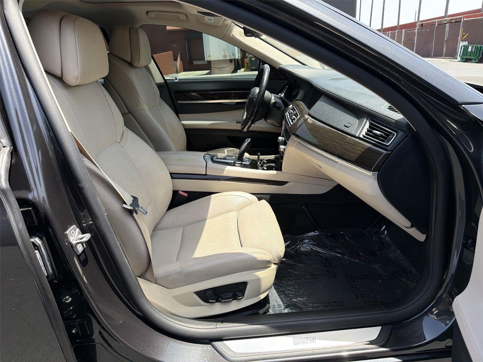 Thumbnail: 2012 BMW 7 Series - 15