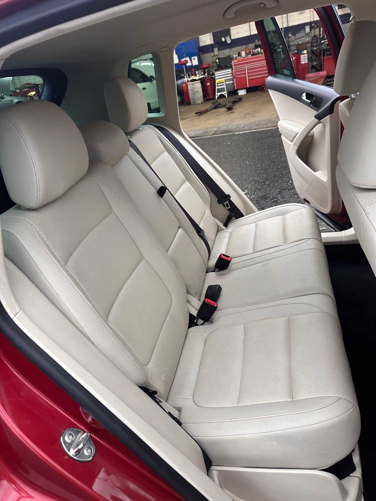 Thumbnail: 2015 Volkswagen Tiguan - 12