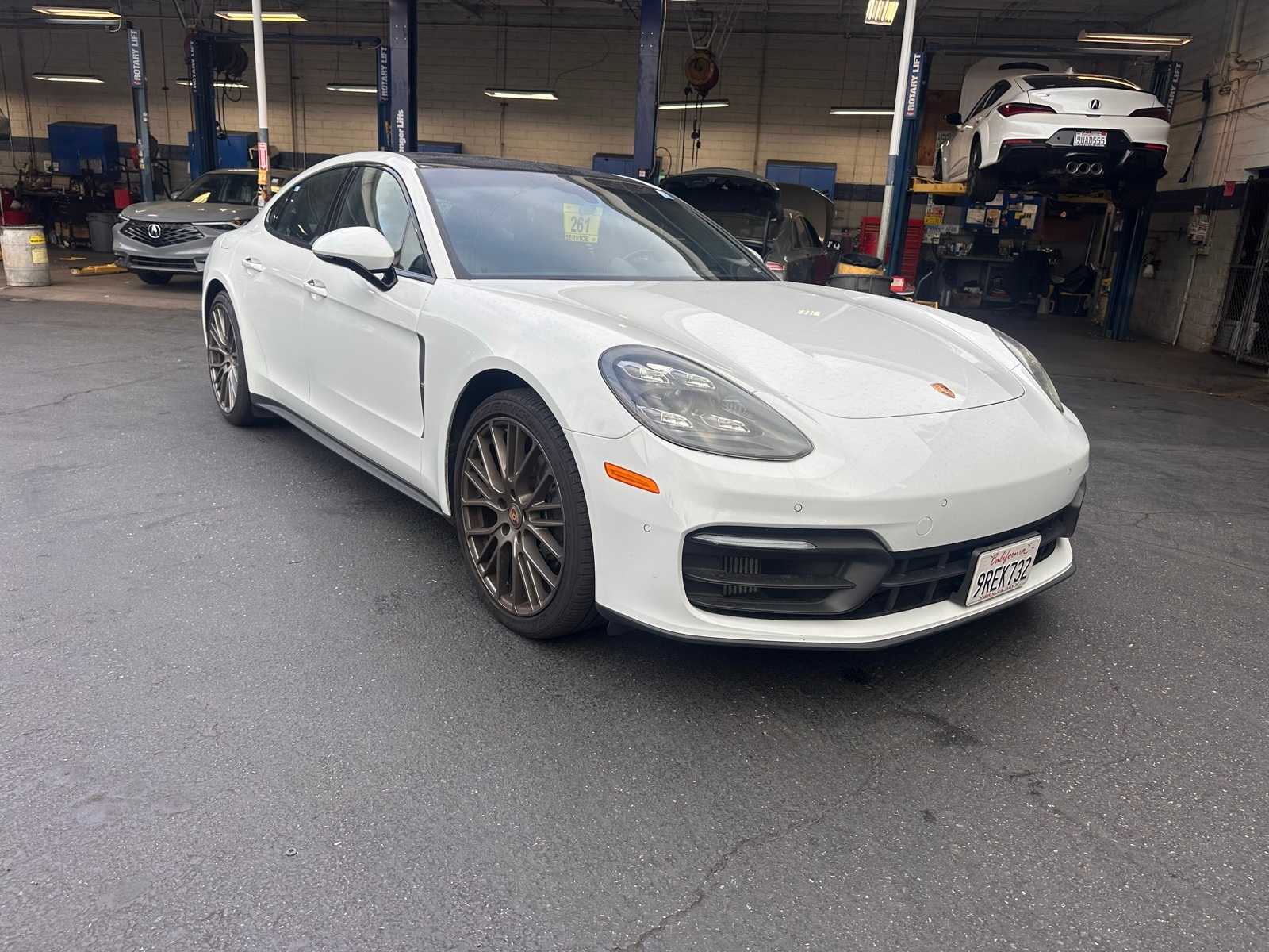 Thumbnail: 2022 Porsche Panamera - 7