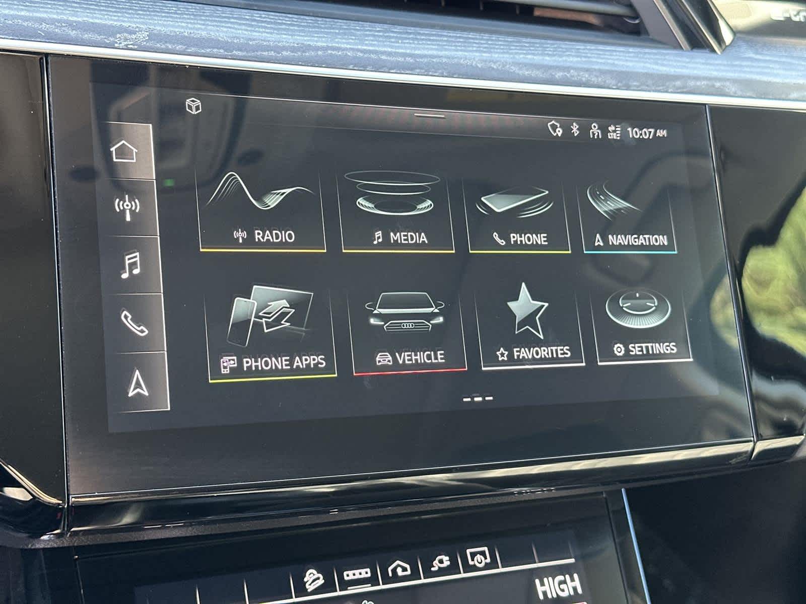 Thumbnail: 2022 Audi e-tron - 29