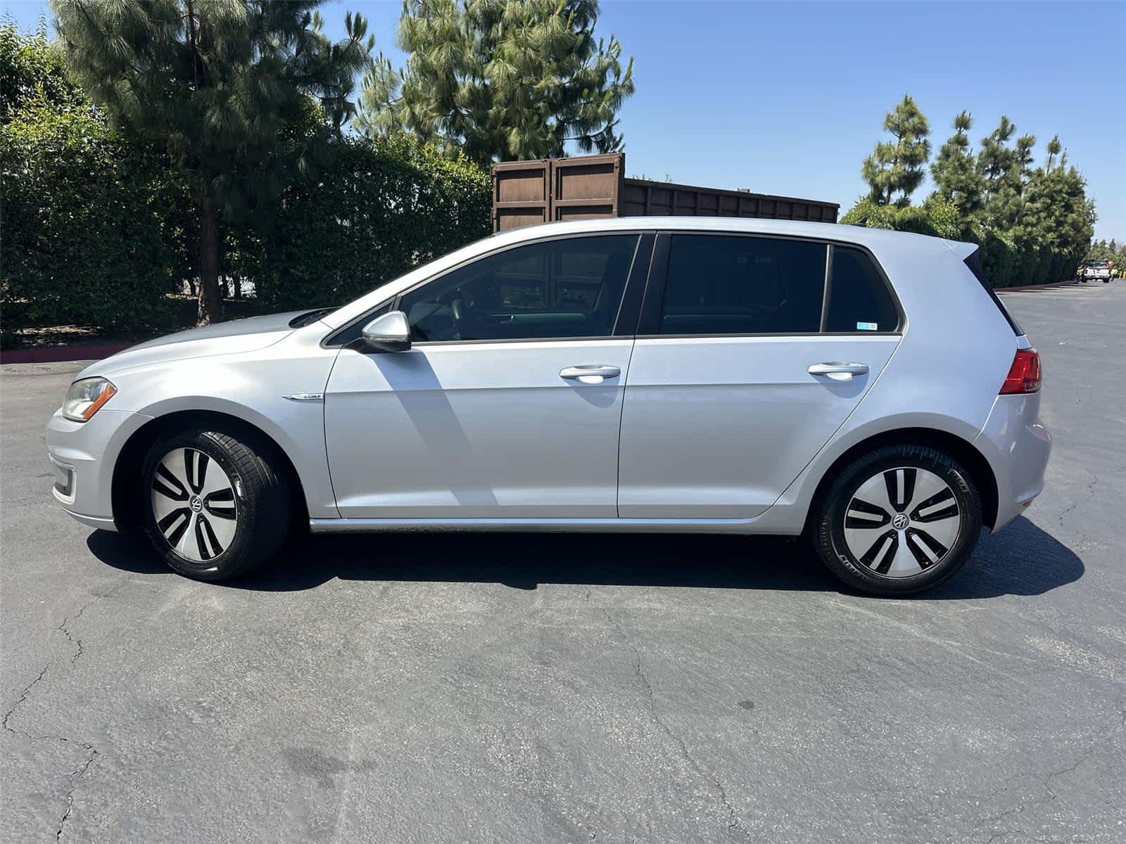 Thumbnail: 2016 Volkswagen e-Golf - 3