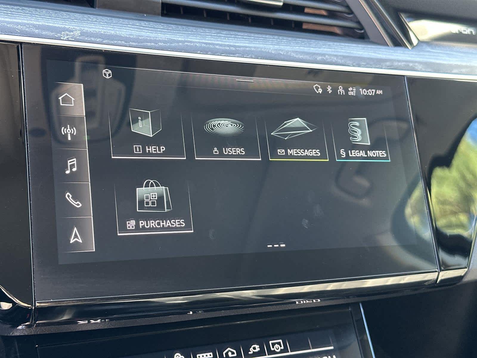 Thumbnail: 2022 Audi e-tron - 30