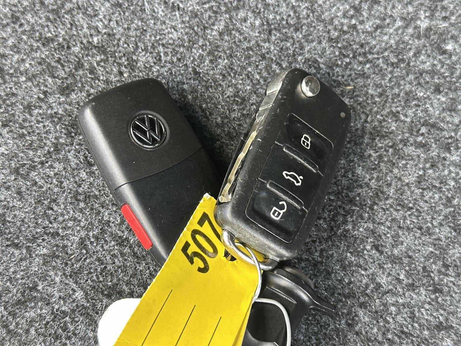 Thumbnail: 2017 Volkswagen Tiguan - 20