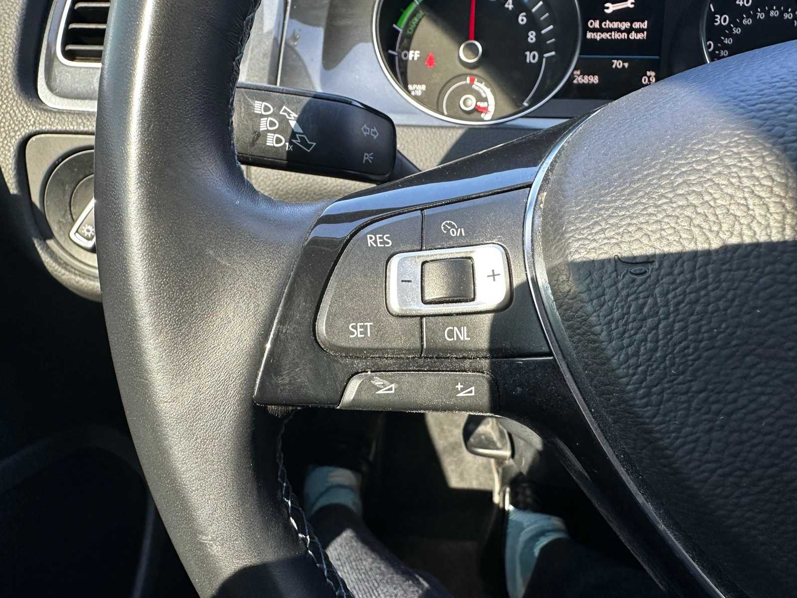 Thumbnail: 2017 Volkswagen e-Golf - 13