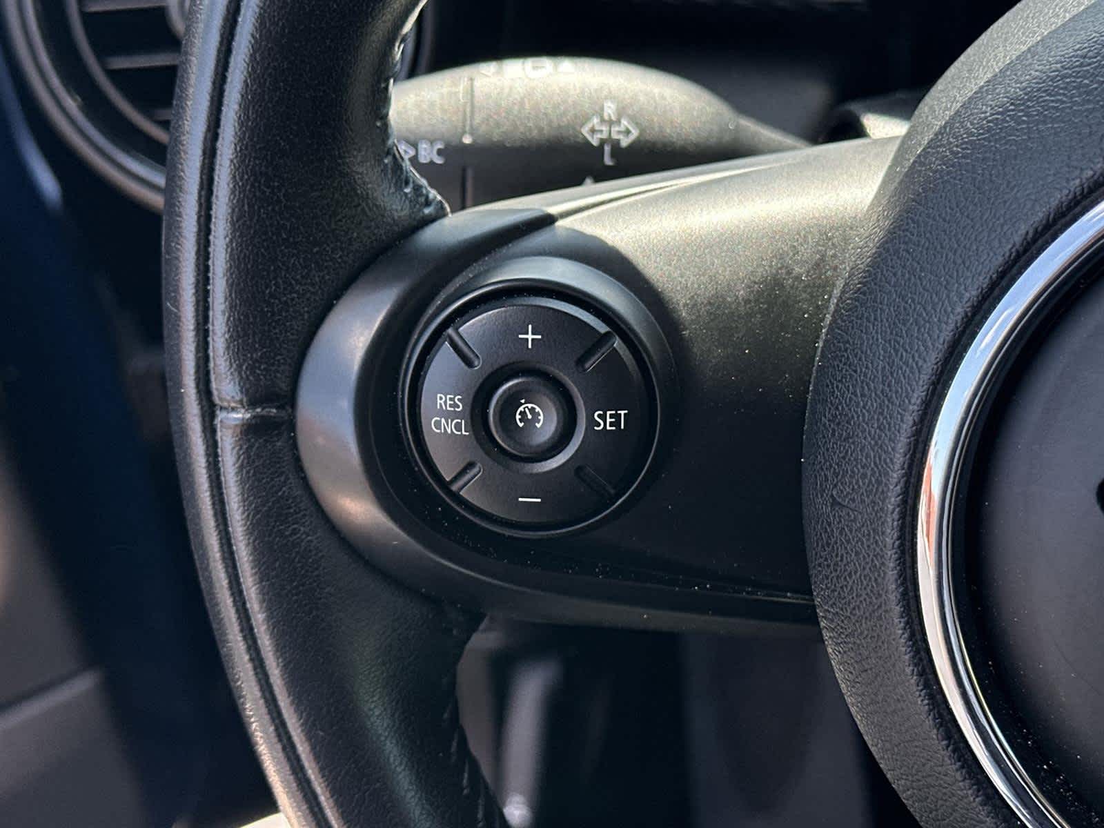 Thumbnail: 2017 MINI Cooper Hardtop - 23
