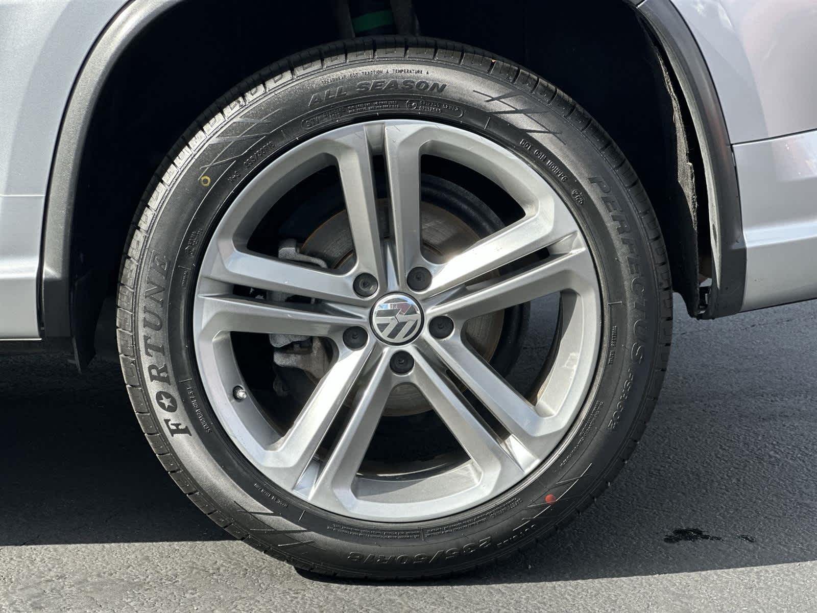 Thumbnail: 2017 Volkswagen Tiguan - 8