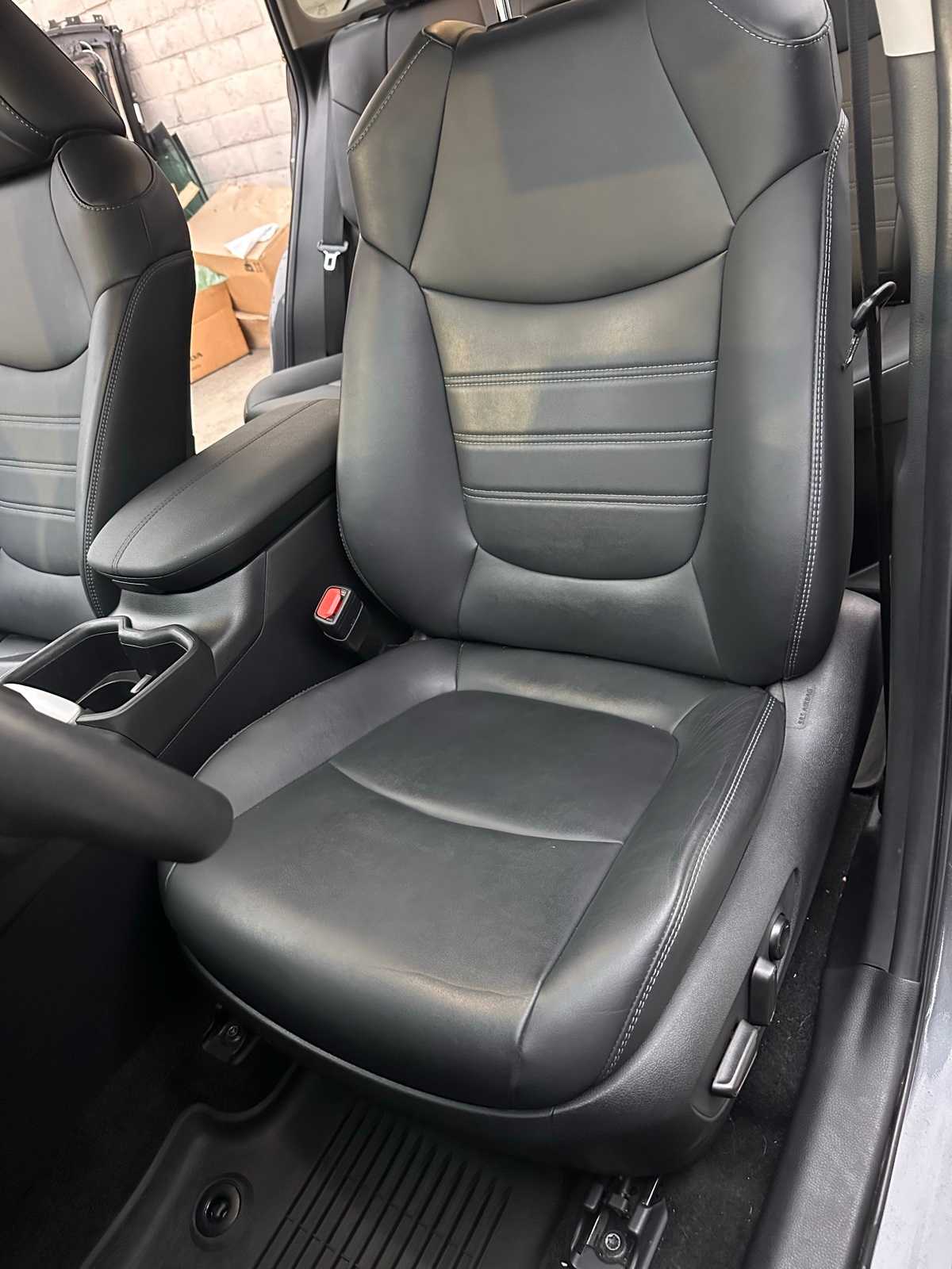 Thumbnail: 2022 Toyota RAV4 - 16