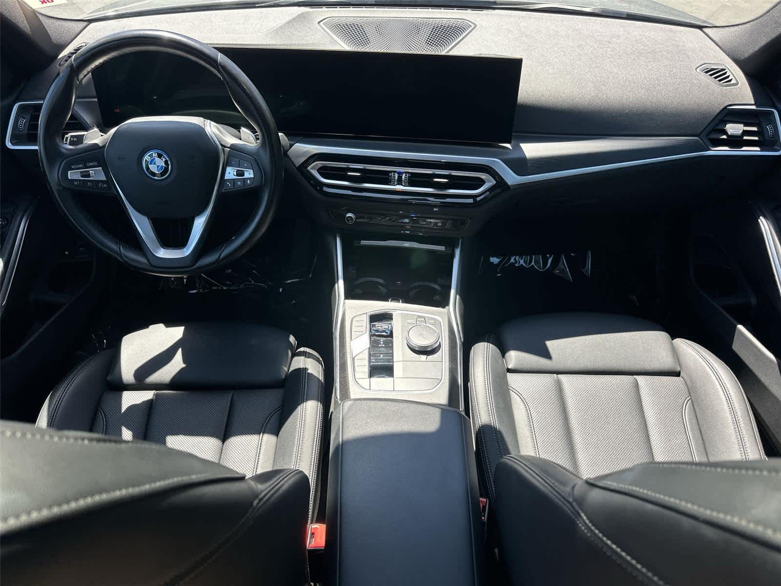 Thumbnail: 2024 BMW 3 Series - 10