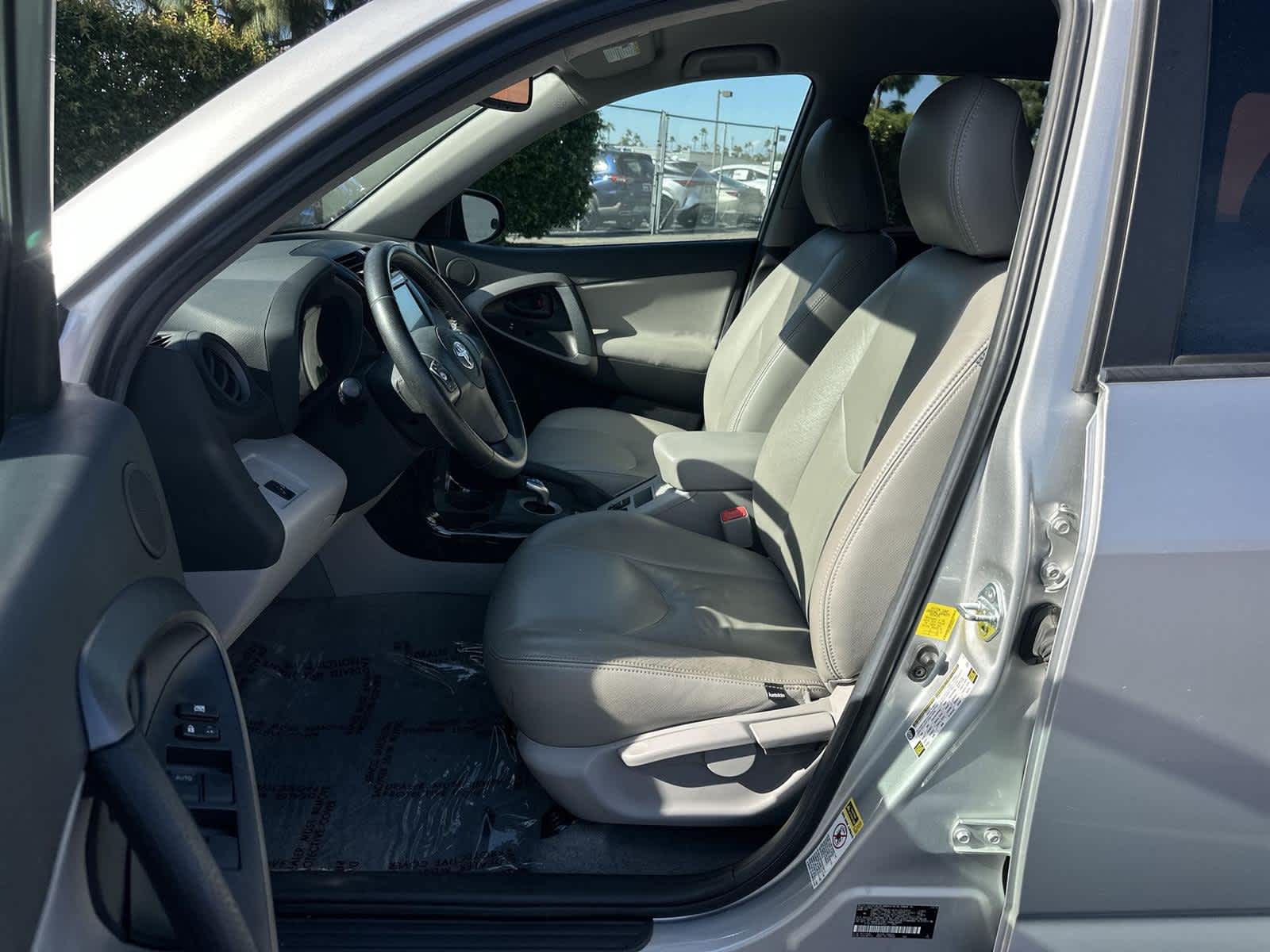 Thumbnail: 2014 Toyota RAV4 - 11