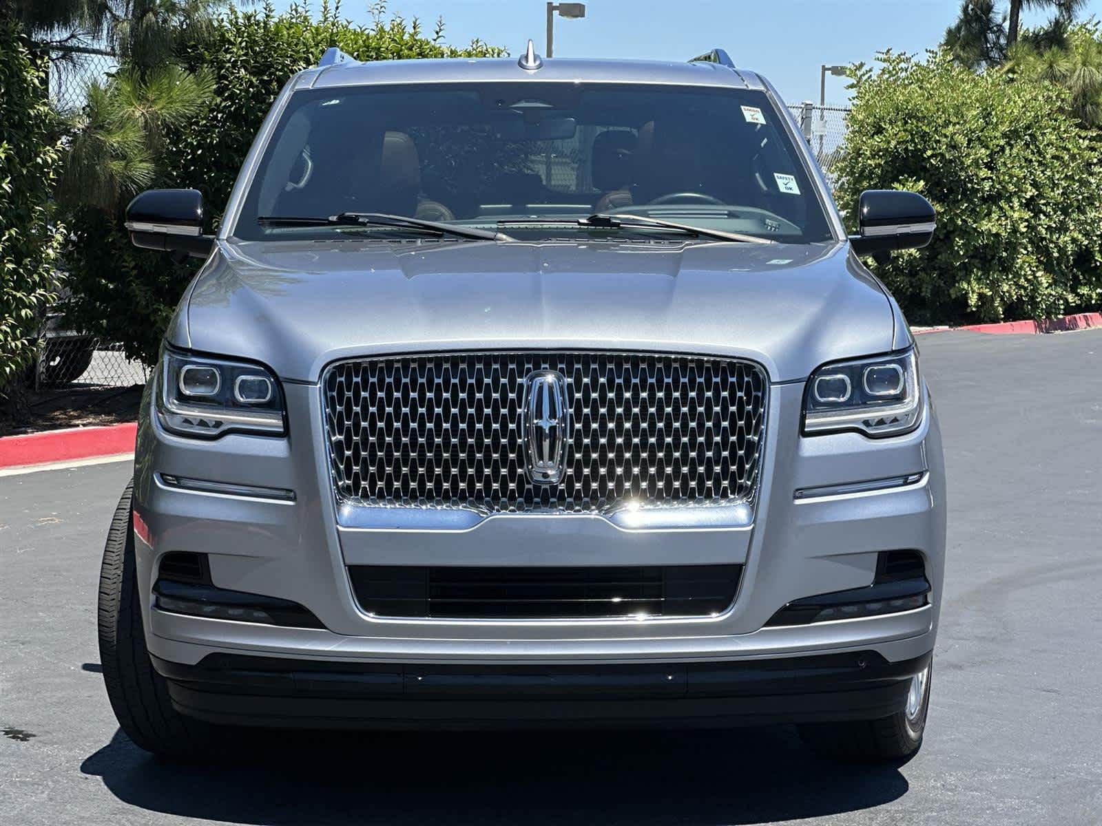 Thumbnail: 2023 Lincoln Navigator L - 6