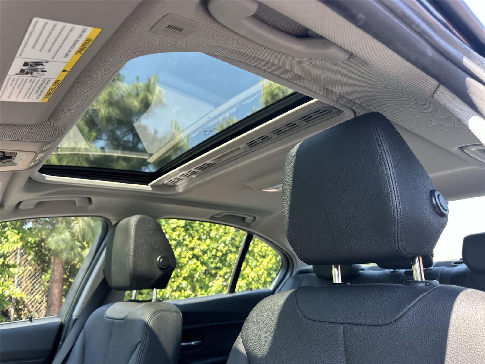 Thumbnail: 2015 BMW 3 Series - 32