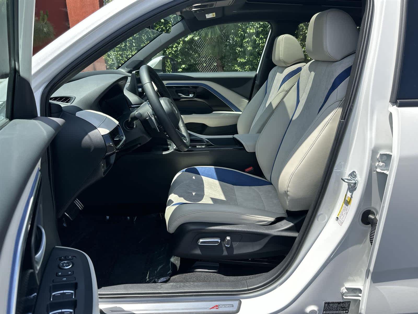 Thumbnail: 2025 Acura ADX - 11