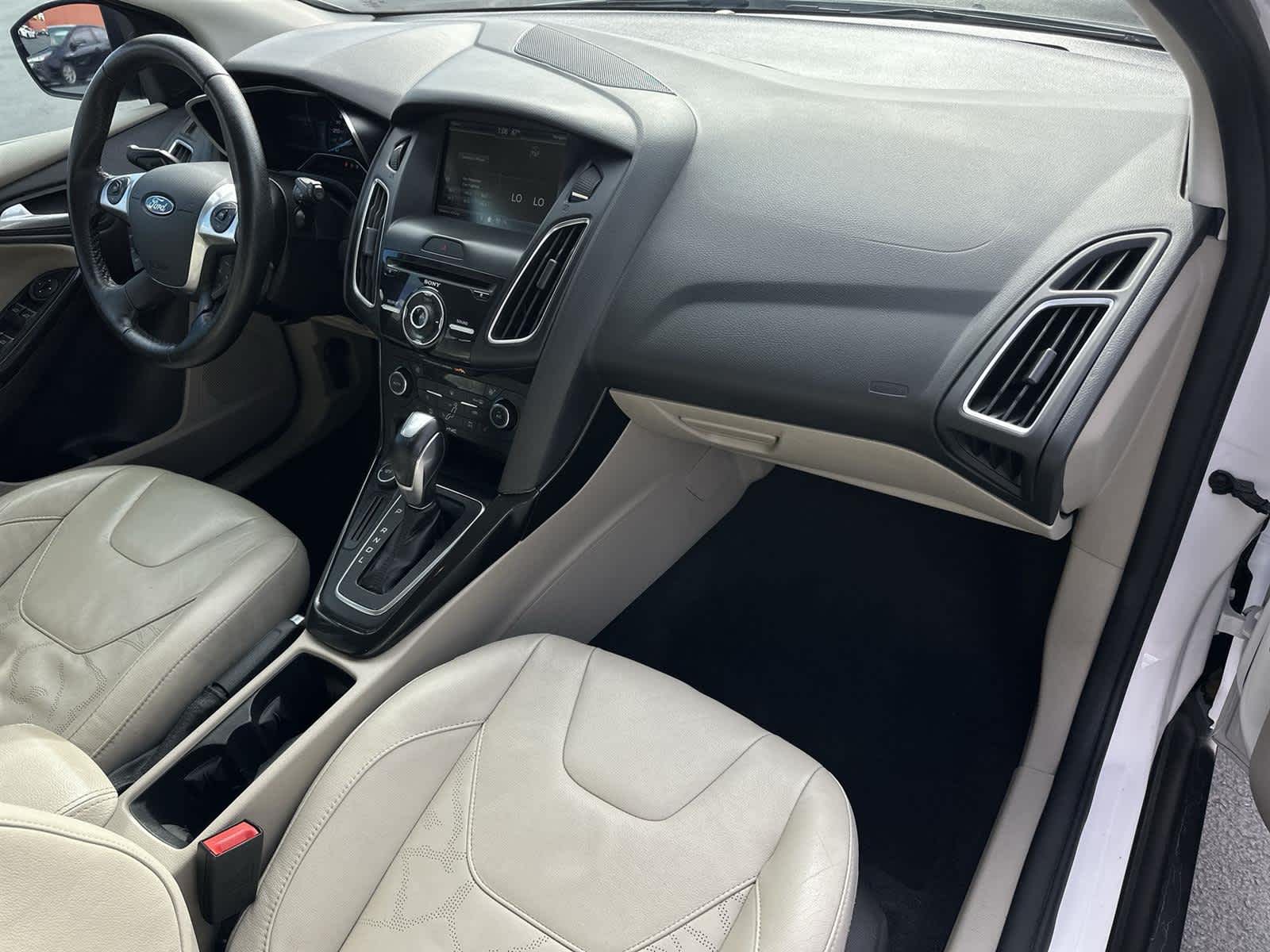 Thumbnail: 2015 Ford Focus - 12