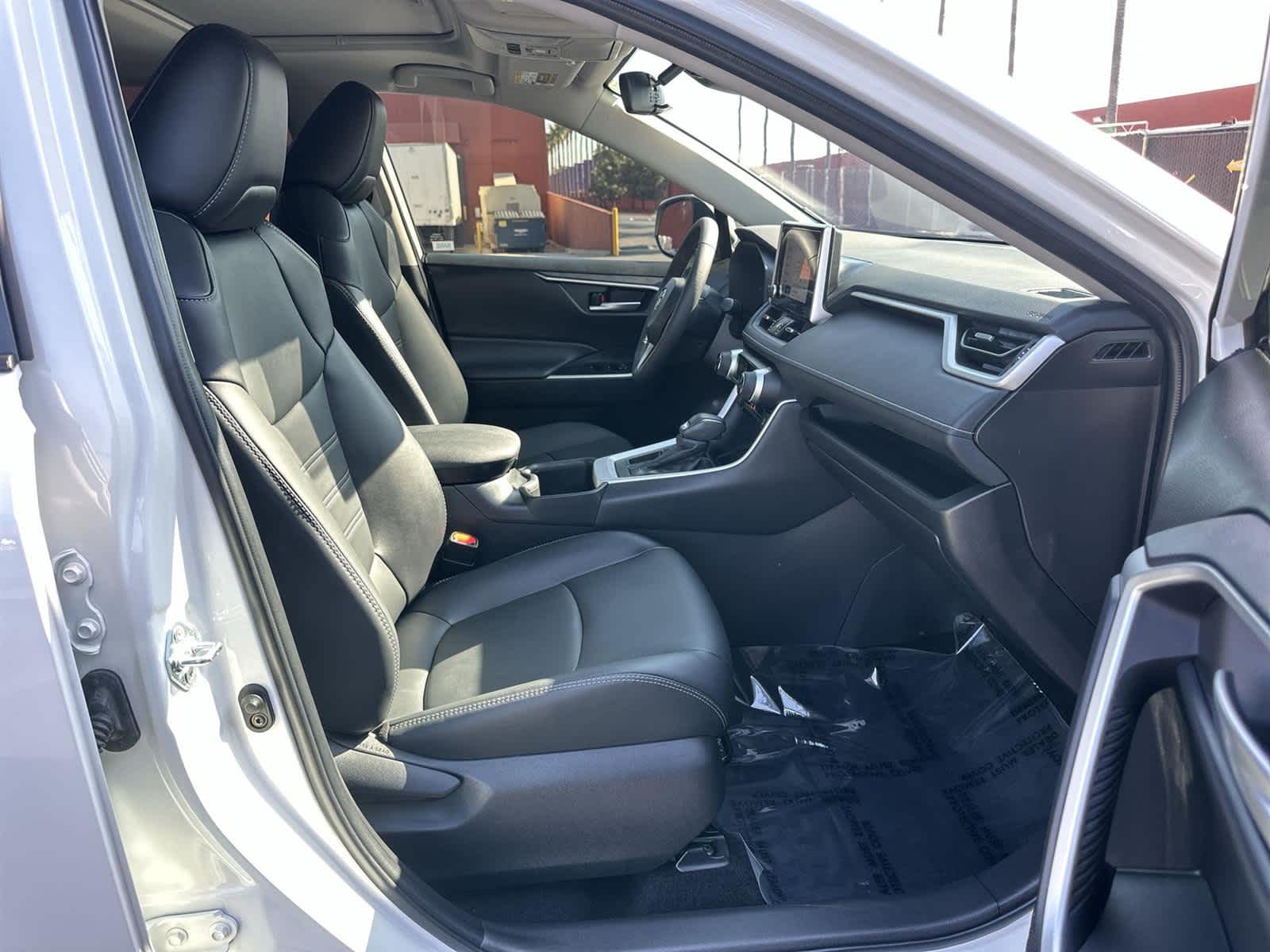 Thumbnail: 2025 Toyota RAV4 - 14