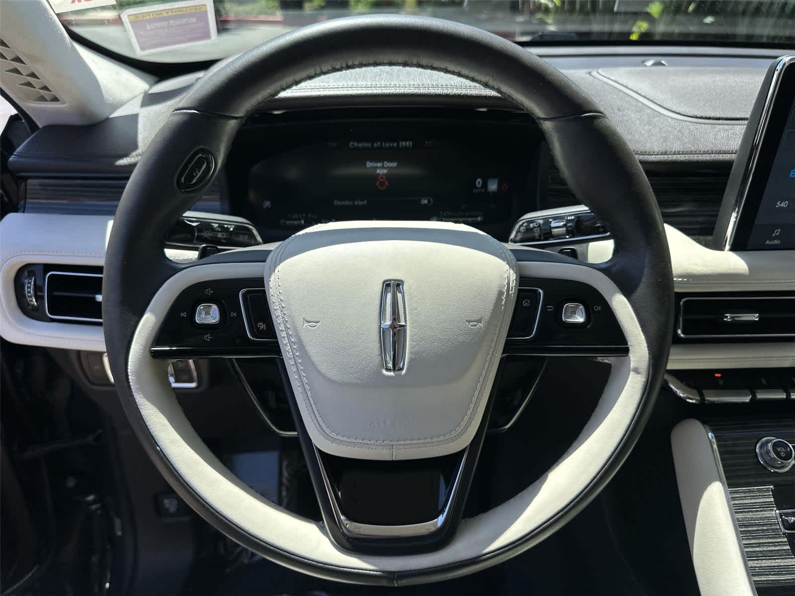 Thumbnail: 2023 Lincoln Aviator - 16