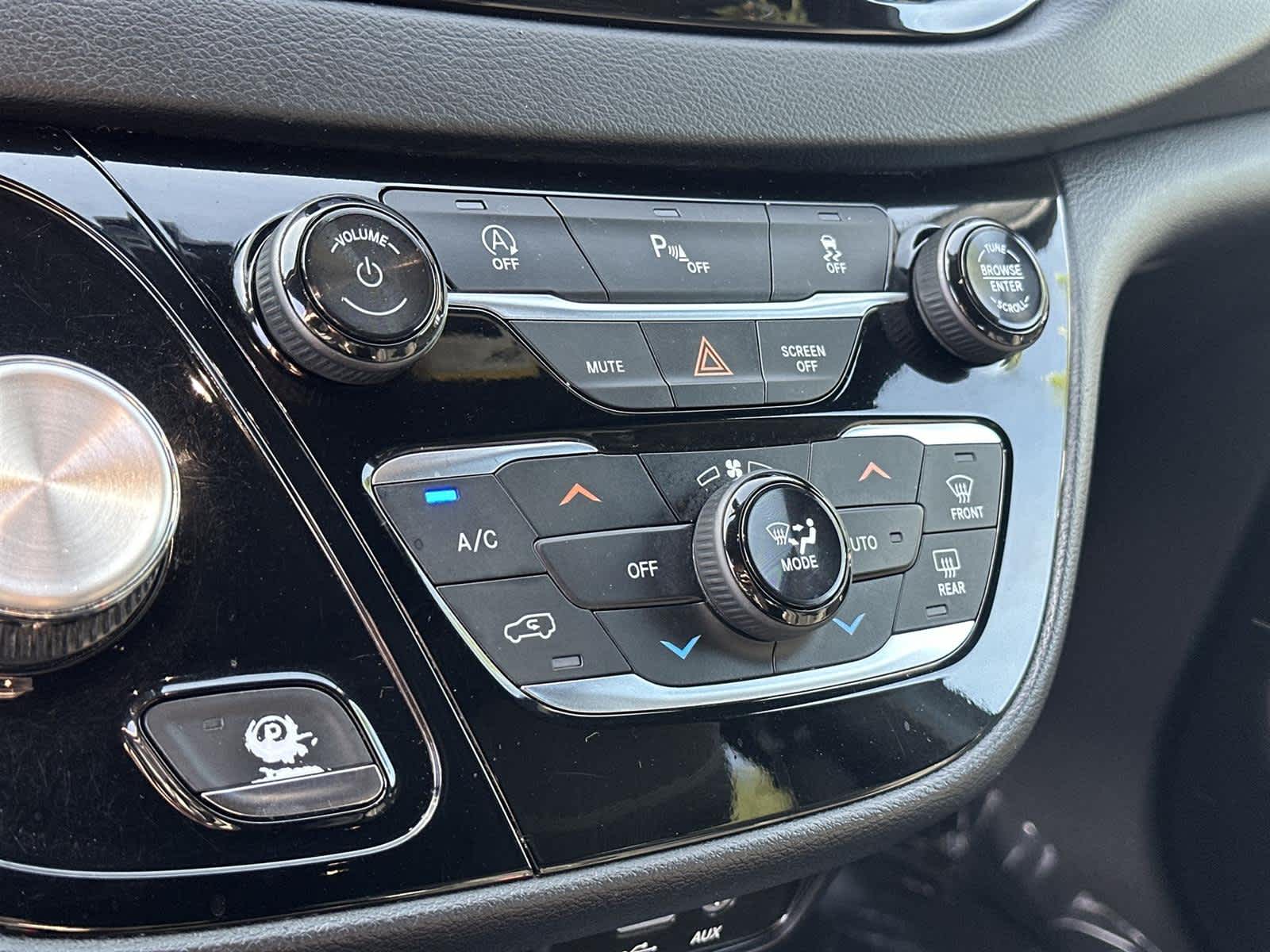 Thumbnail: 2019 Chrysler Pacifica - 26