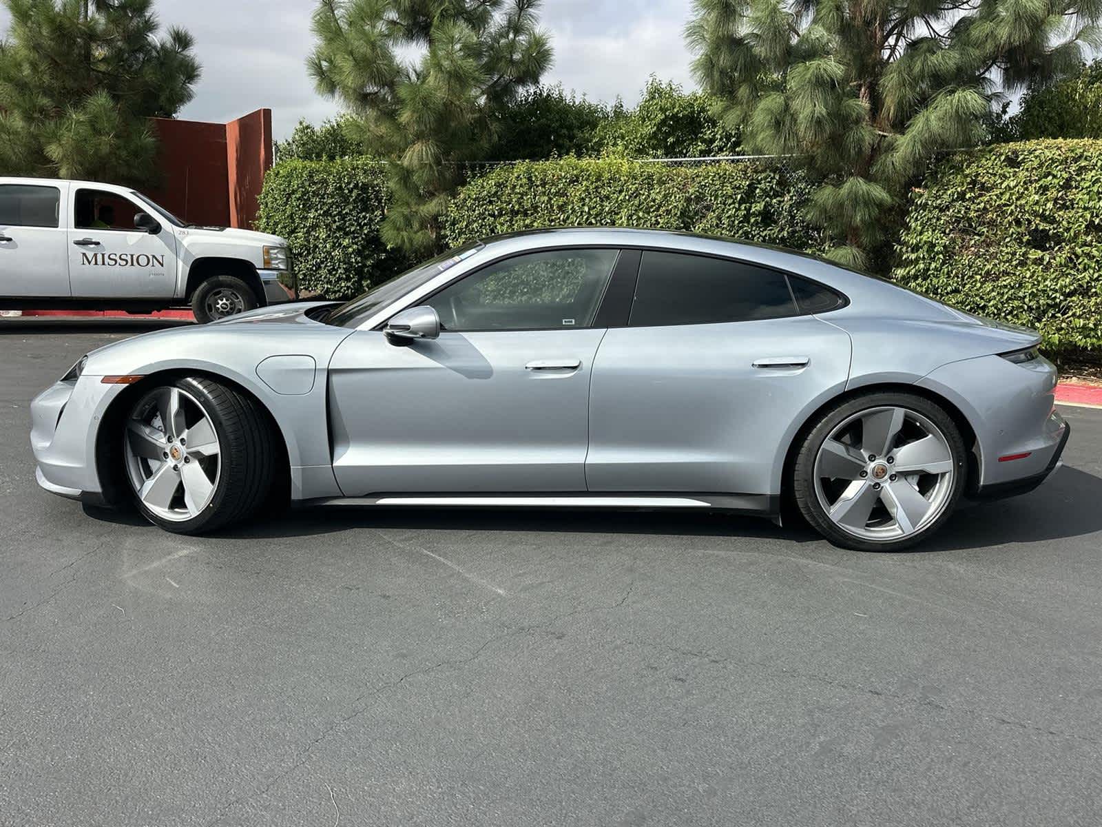 Thumbnail: 2020 Porsche Taycan - 3