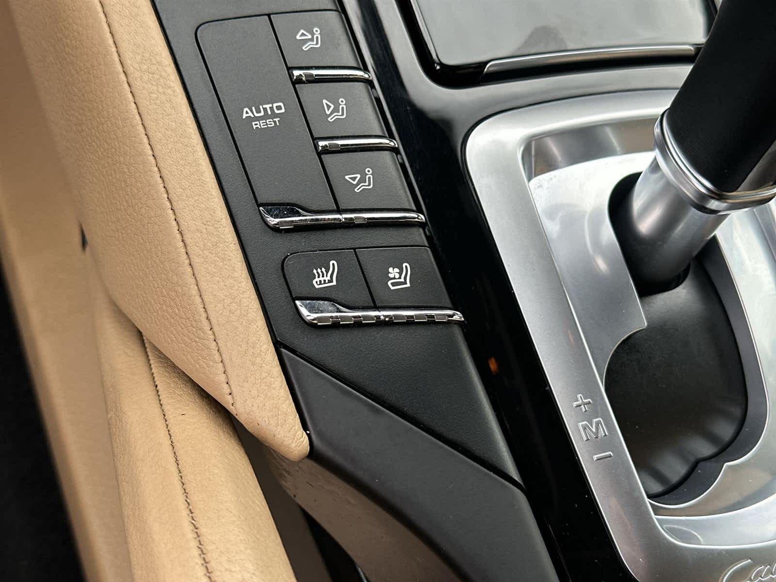 Thumbnail: 2017 Porsche Cayenne - 26