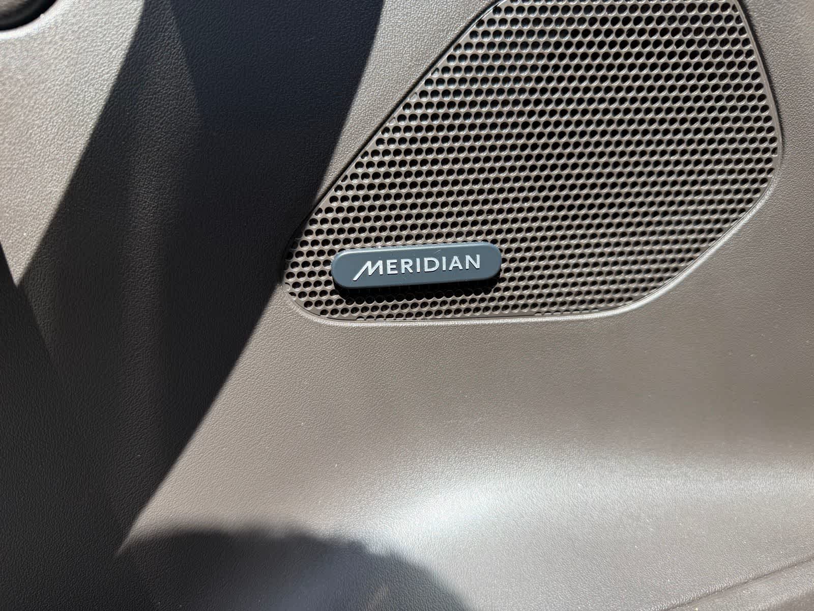 Thumbnail: 2017 Jaguar F-Pace - 9