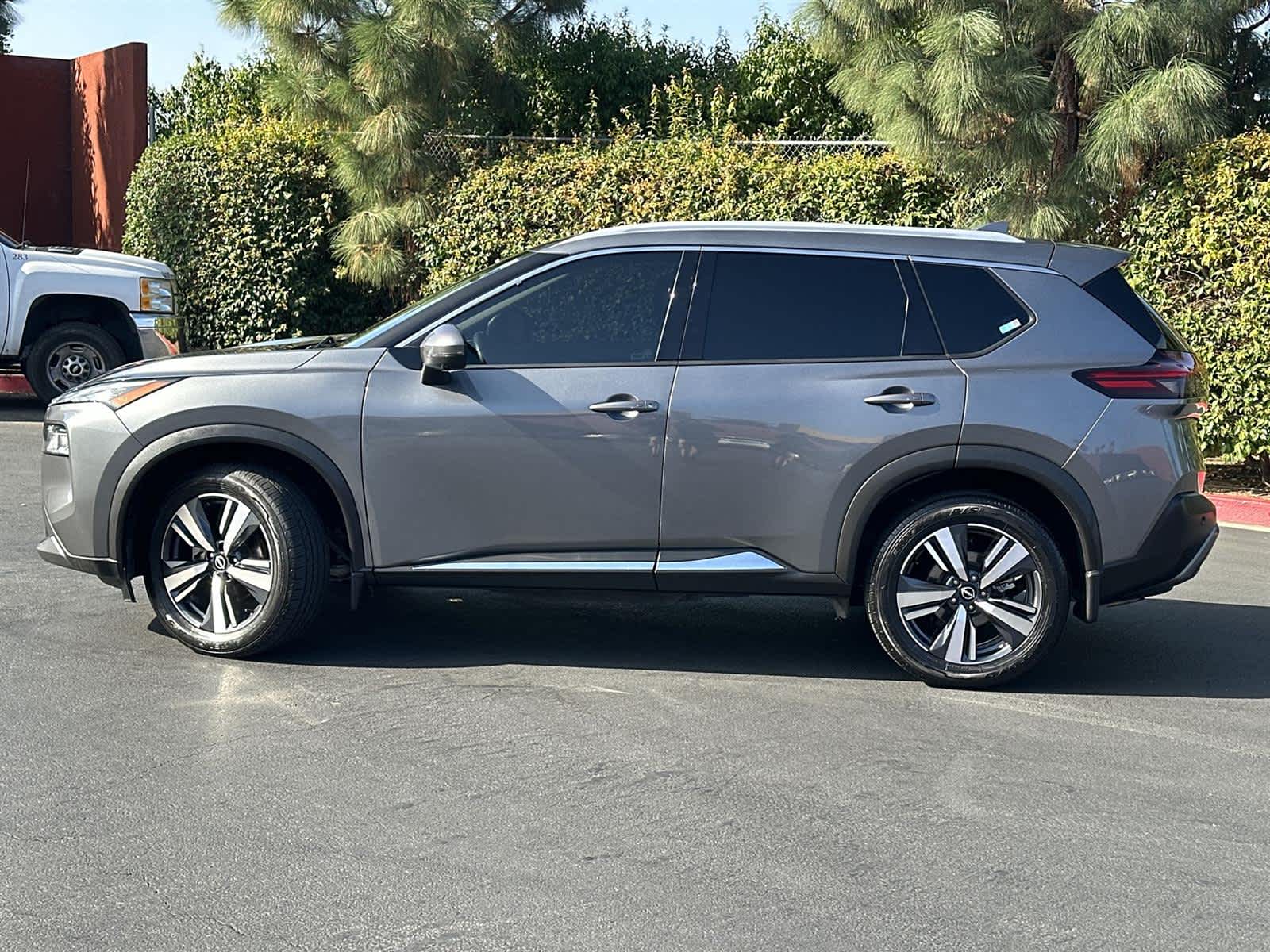 Thumbnail: 2022 Nissan Rogue - 3