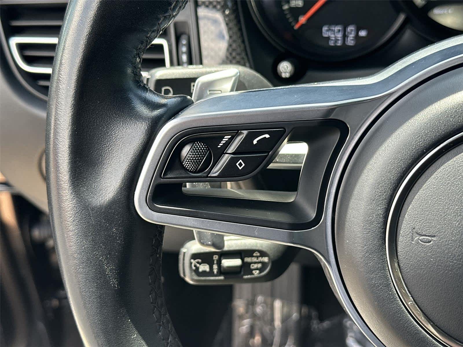 Thumbnail: 2020 Porsche Macan - 34