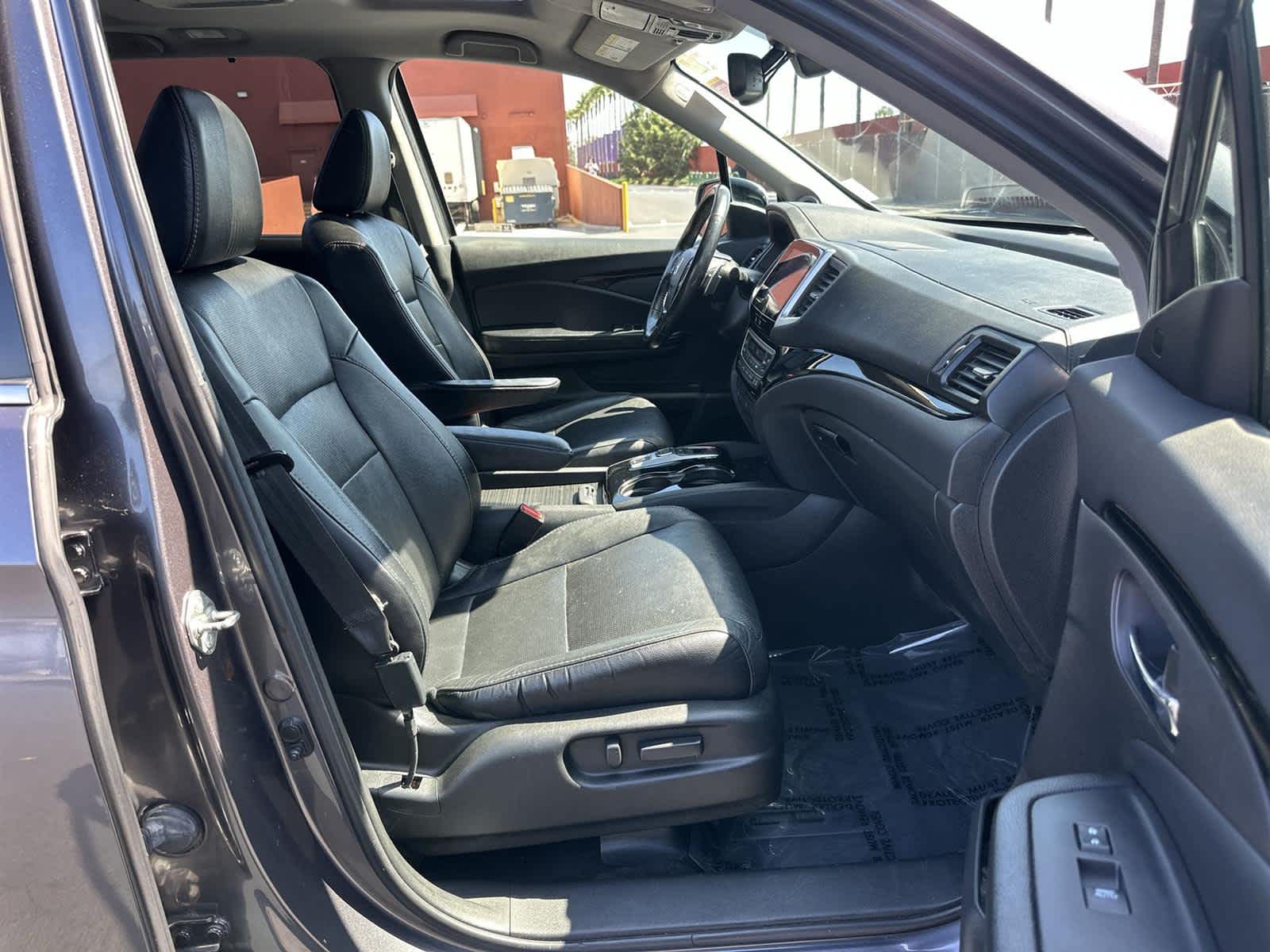 Thumbnail: 2017 Honda Pilot - 14