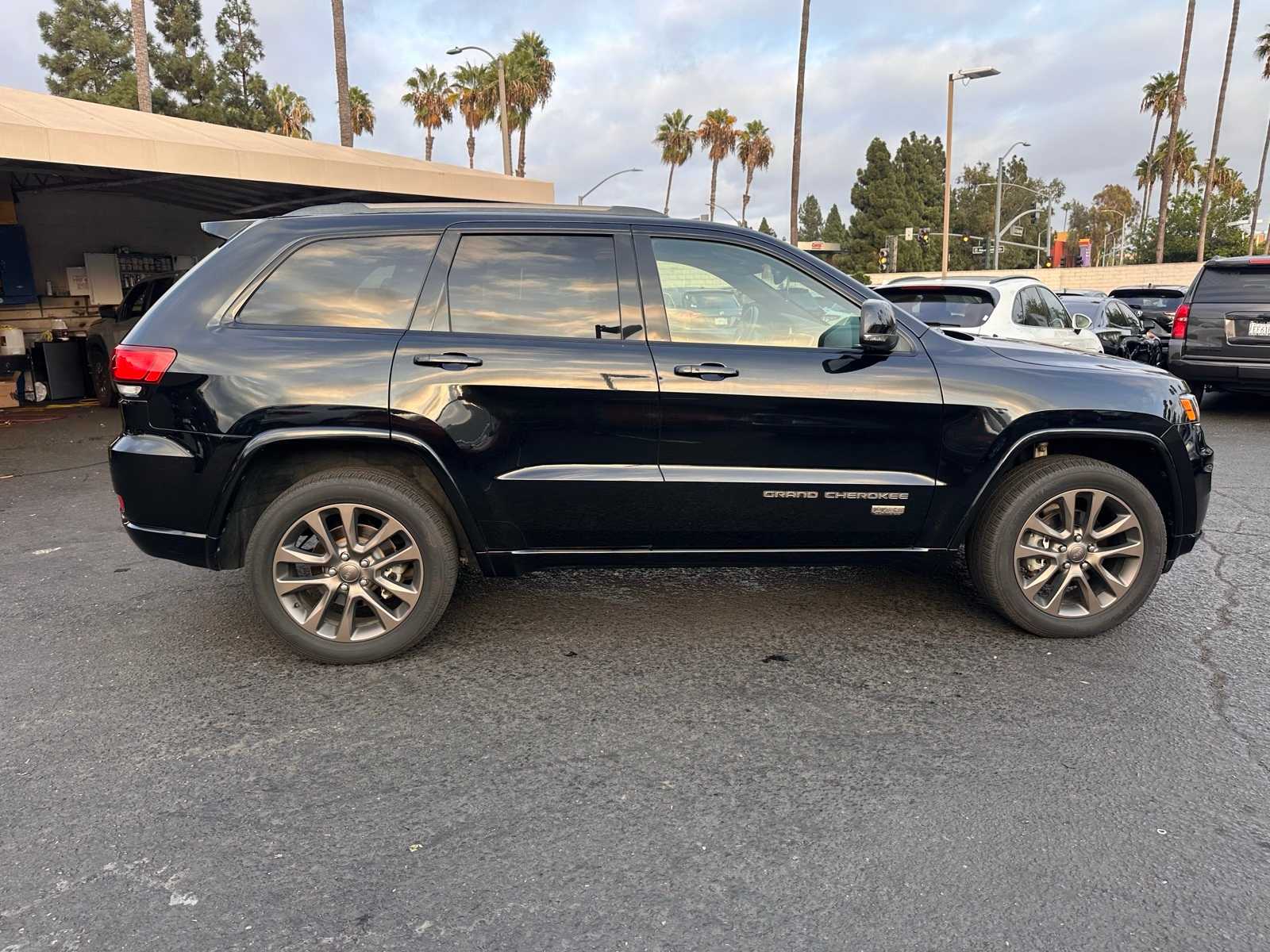 Thumbnail: 2017 Jeep Grand Cherokee - 6