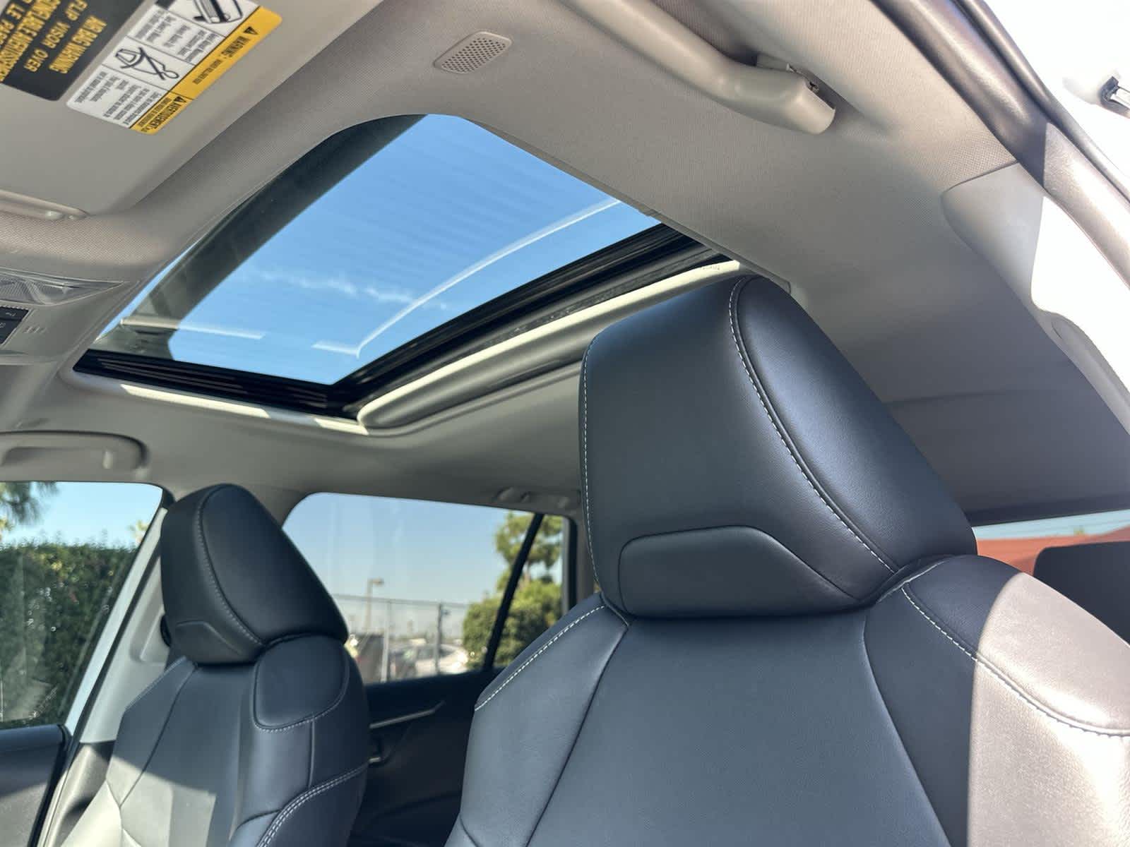 Thumbnail: 2025 Toyota RAV4 - 32