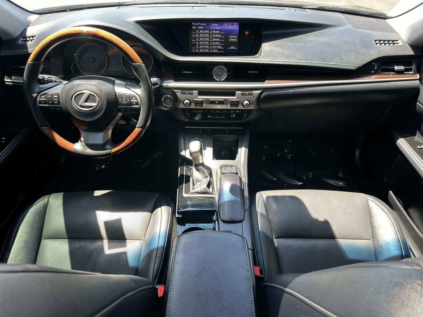 Thumbnail: 2017 Lexus ES - 10