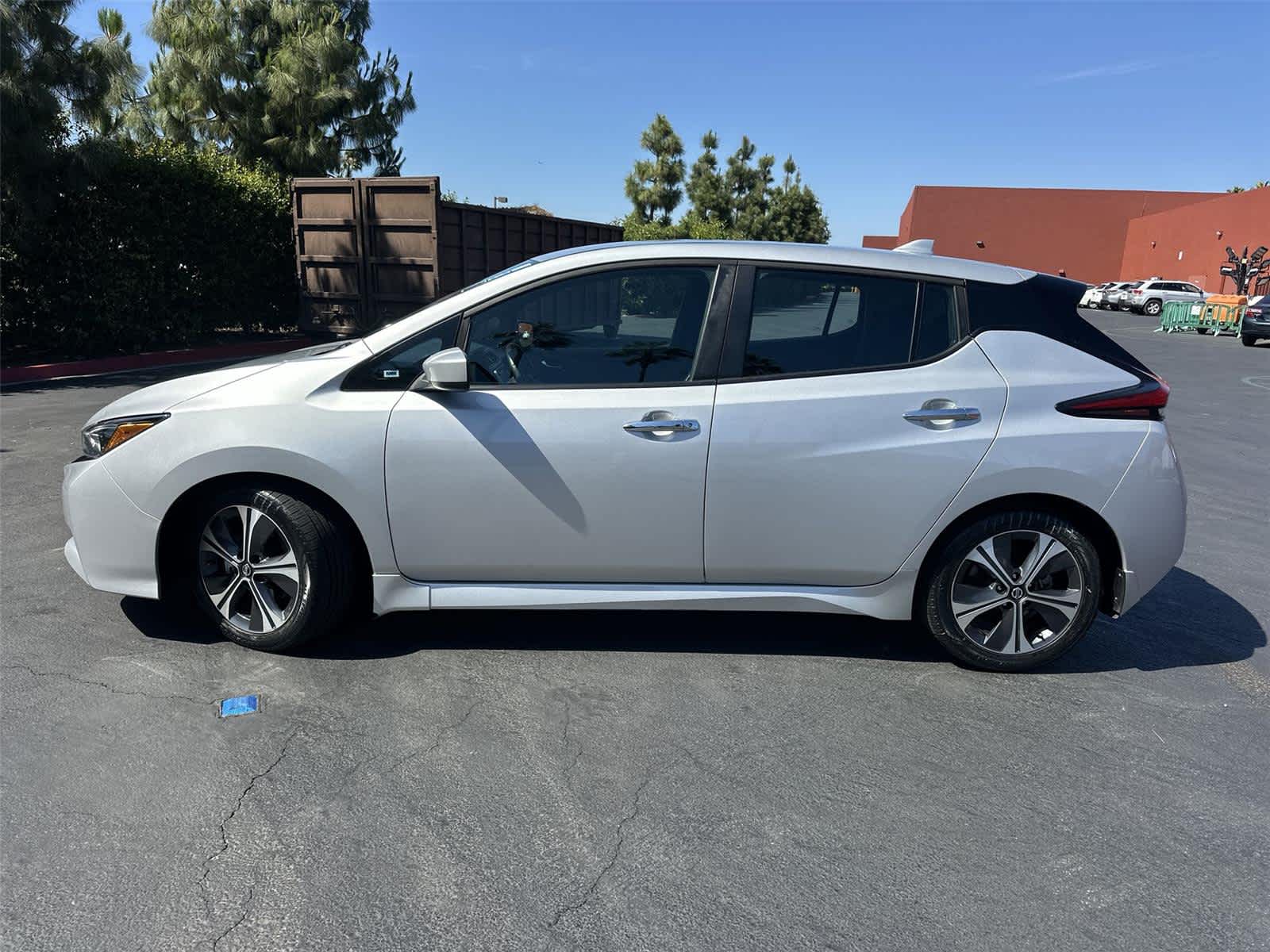 Thumbnail: 2022 Nissan Leaf - 3