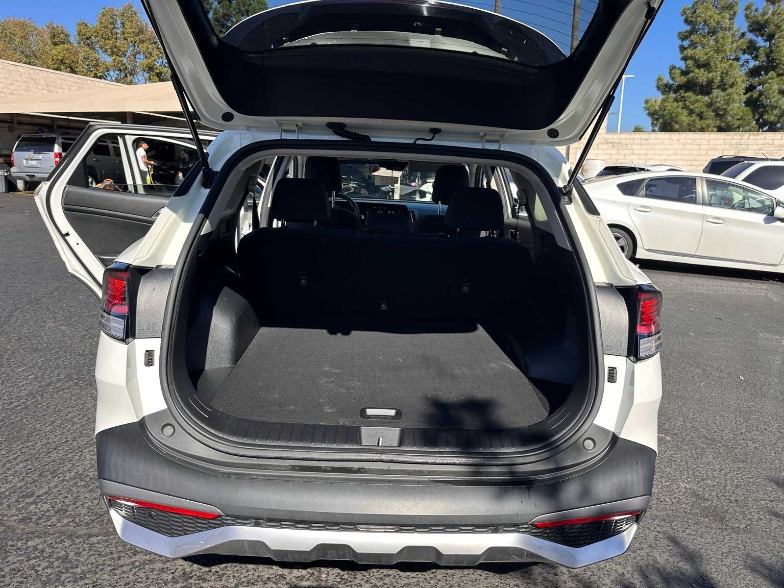 Thumbnail: 2023 Kia Sportage - 10