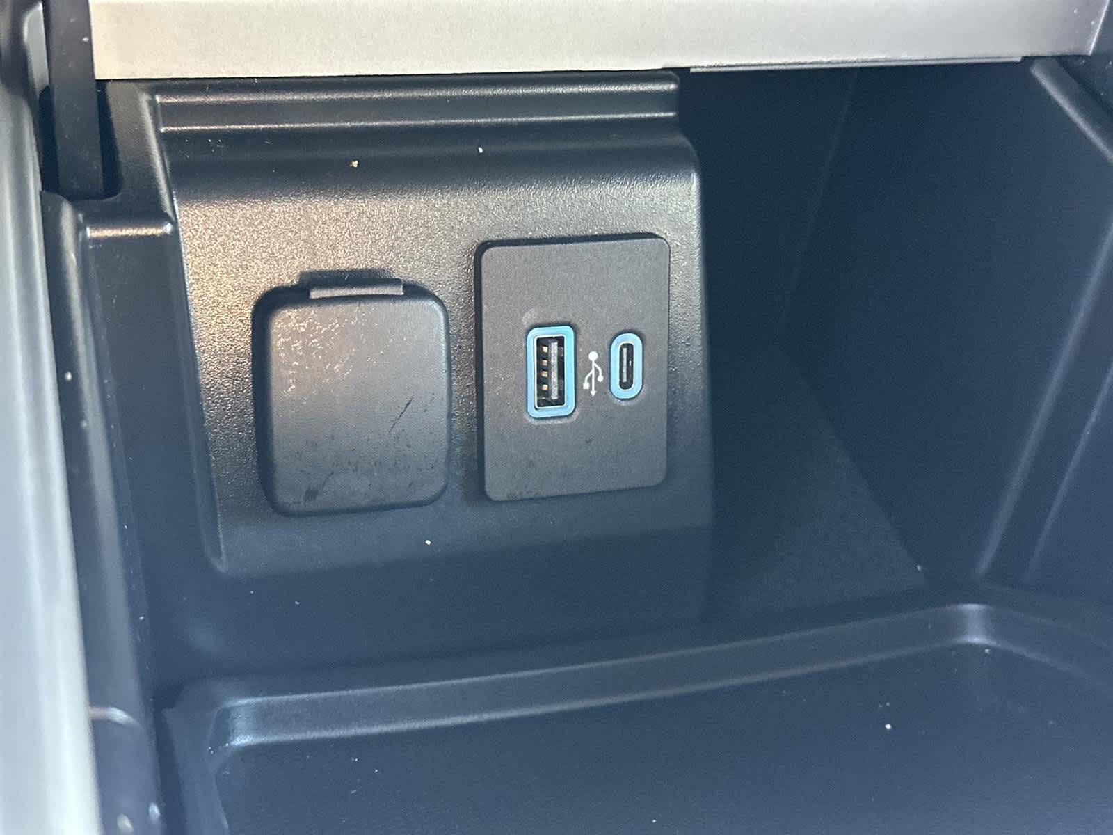 Thumbnail: 2023 Ford Explorer - 26