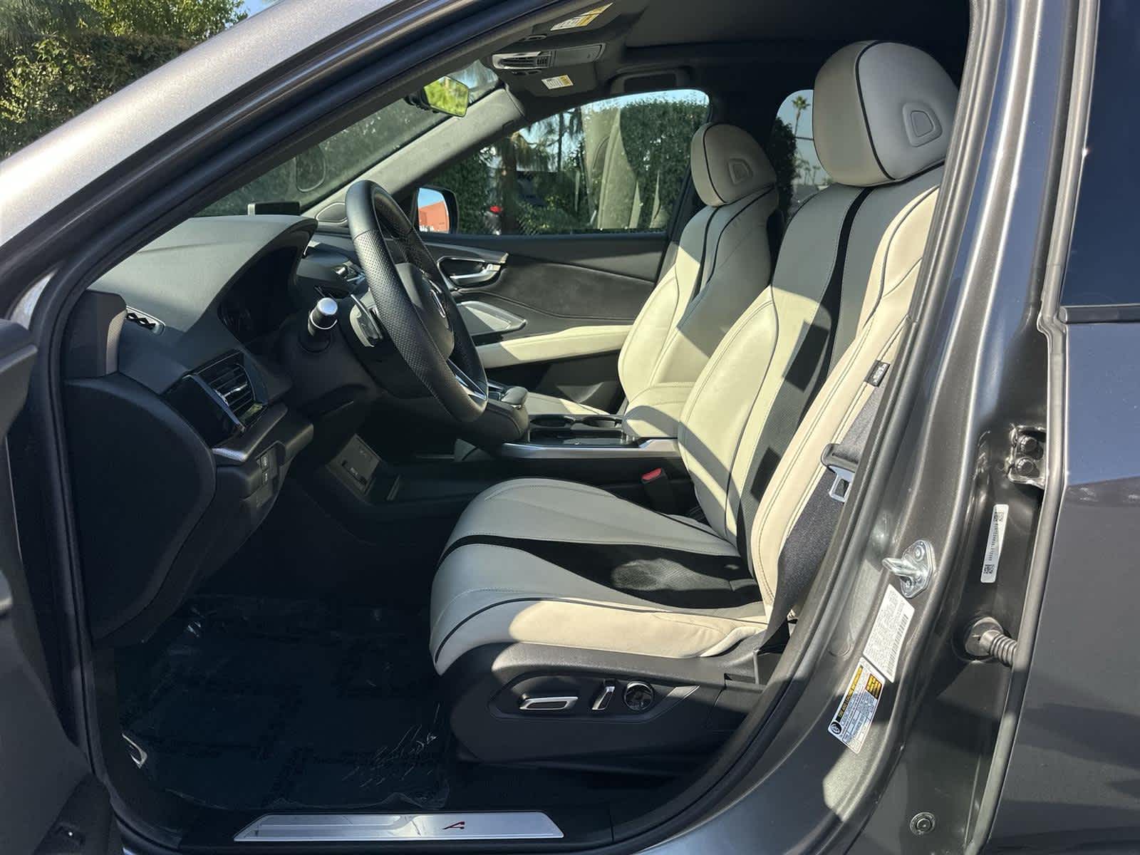 Thumbnail: 2025 Acura RDX - 10