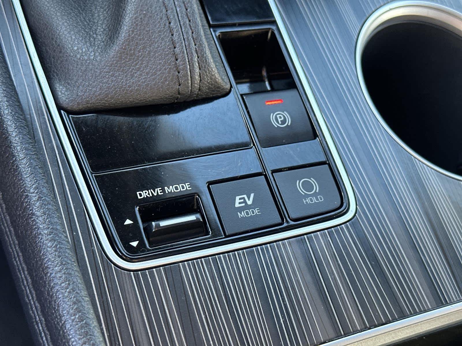 Thumbnail: 2023 Toyota Sienna - 25