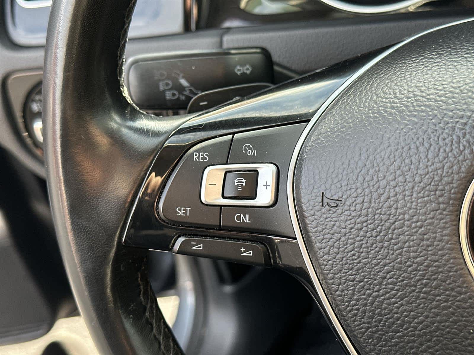 Thumbnail: 2017 Volkswagen Golf - 24