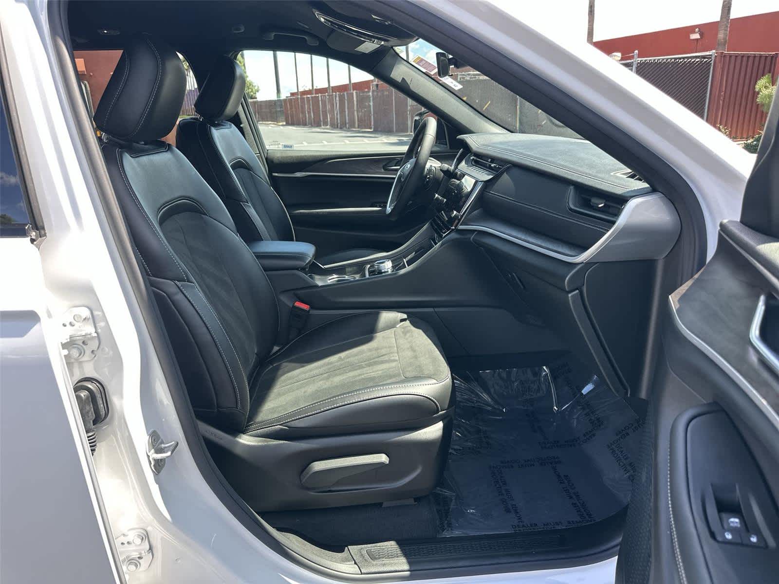 Thumbnail: 2026 Jeep Grand Cherokee - 14