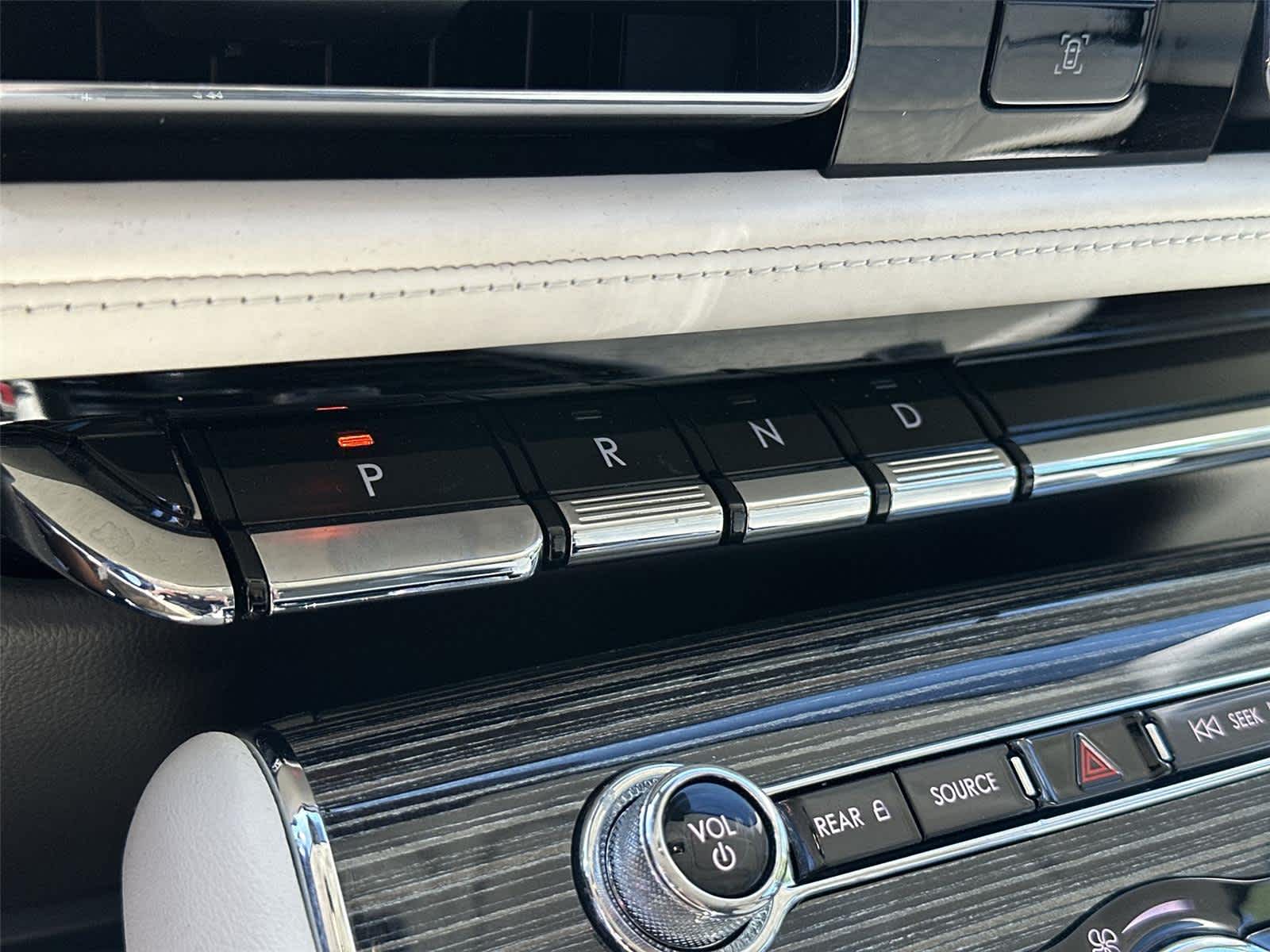 Thumbnail: 2023 Lincoln Aviator - 19