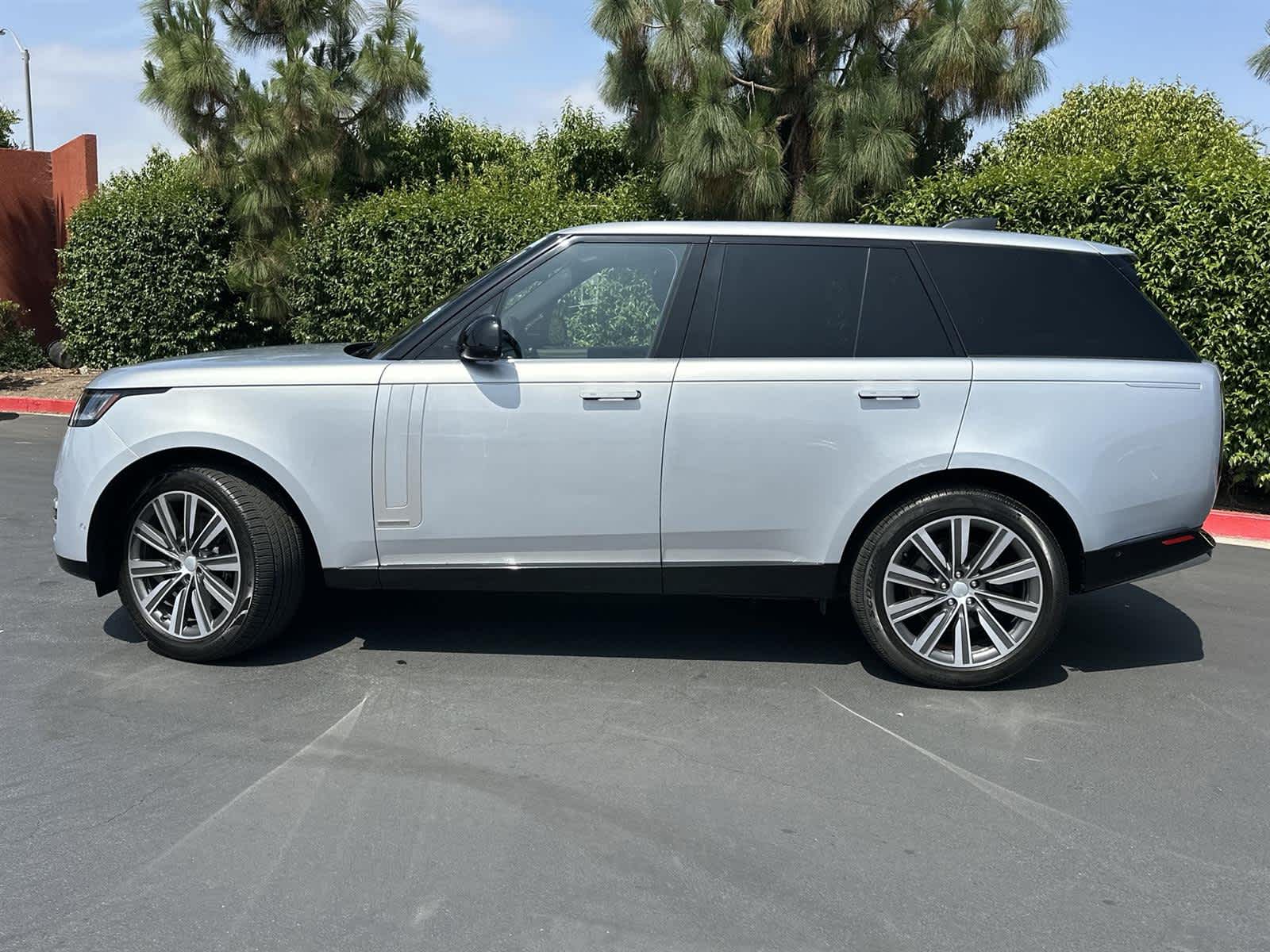 Thumbnail: 2023 Land Rover Range Rover - 3