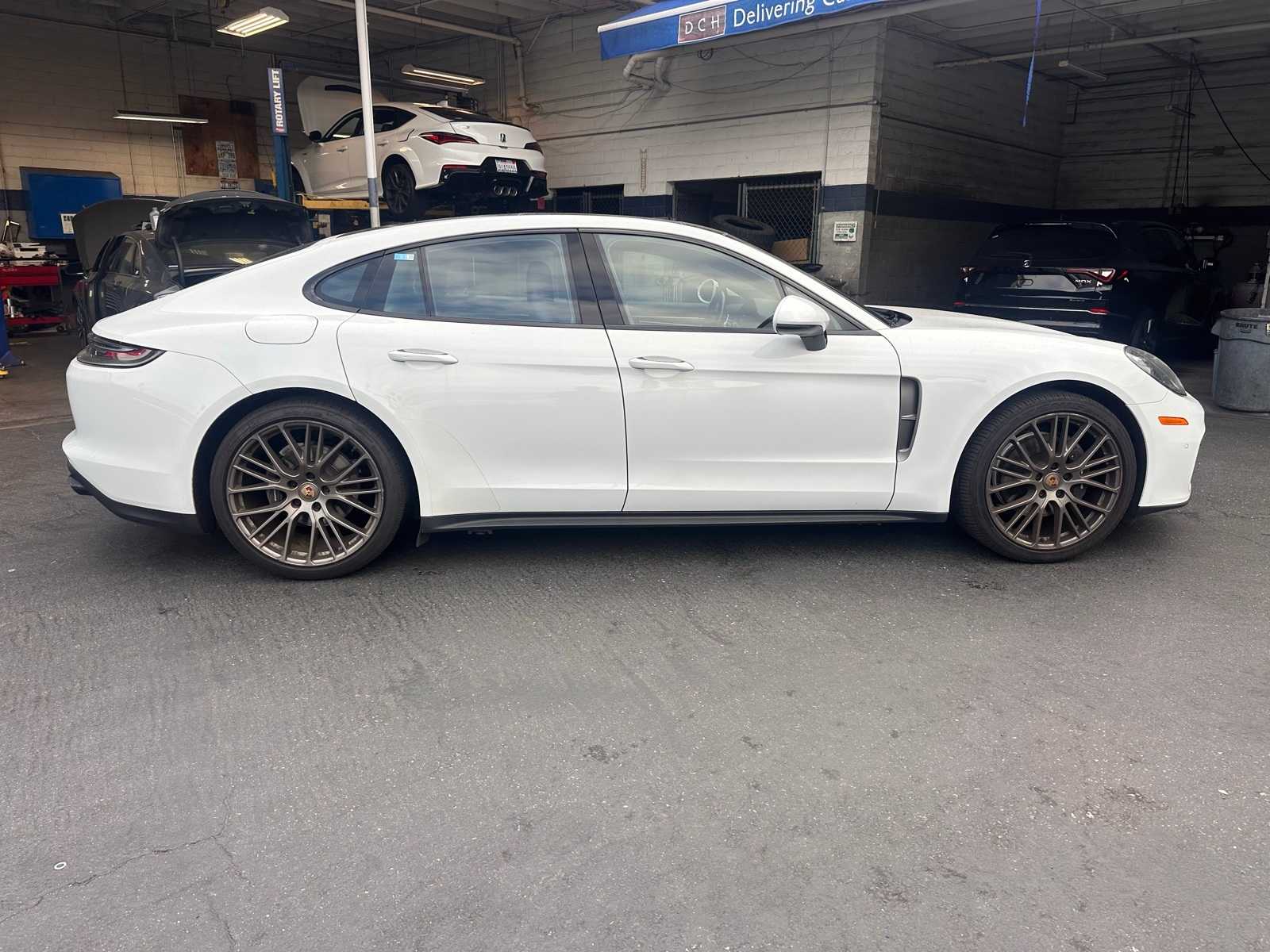 Thumbnail: 2022 Porsche Panamera - 6