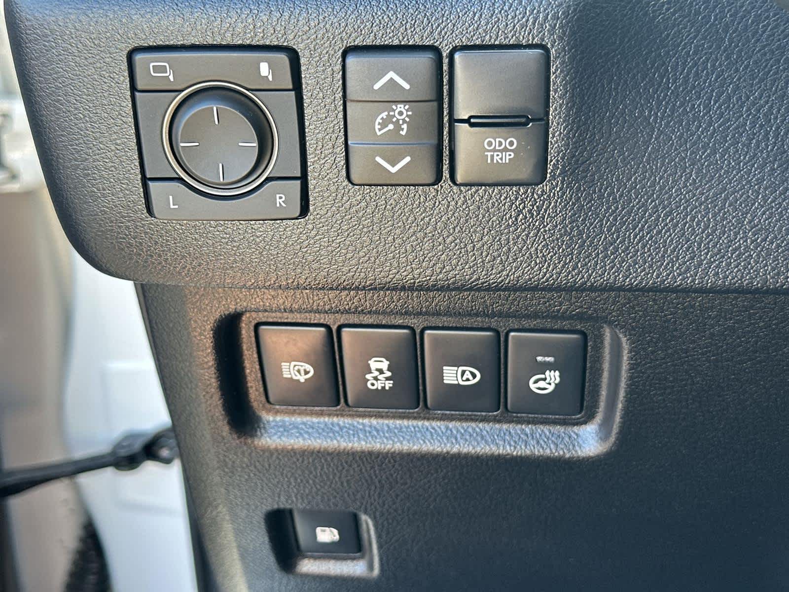 Thumbnail: 2022 Lexus GX - 26