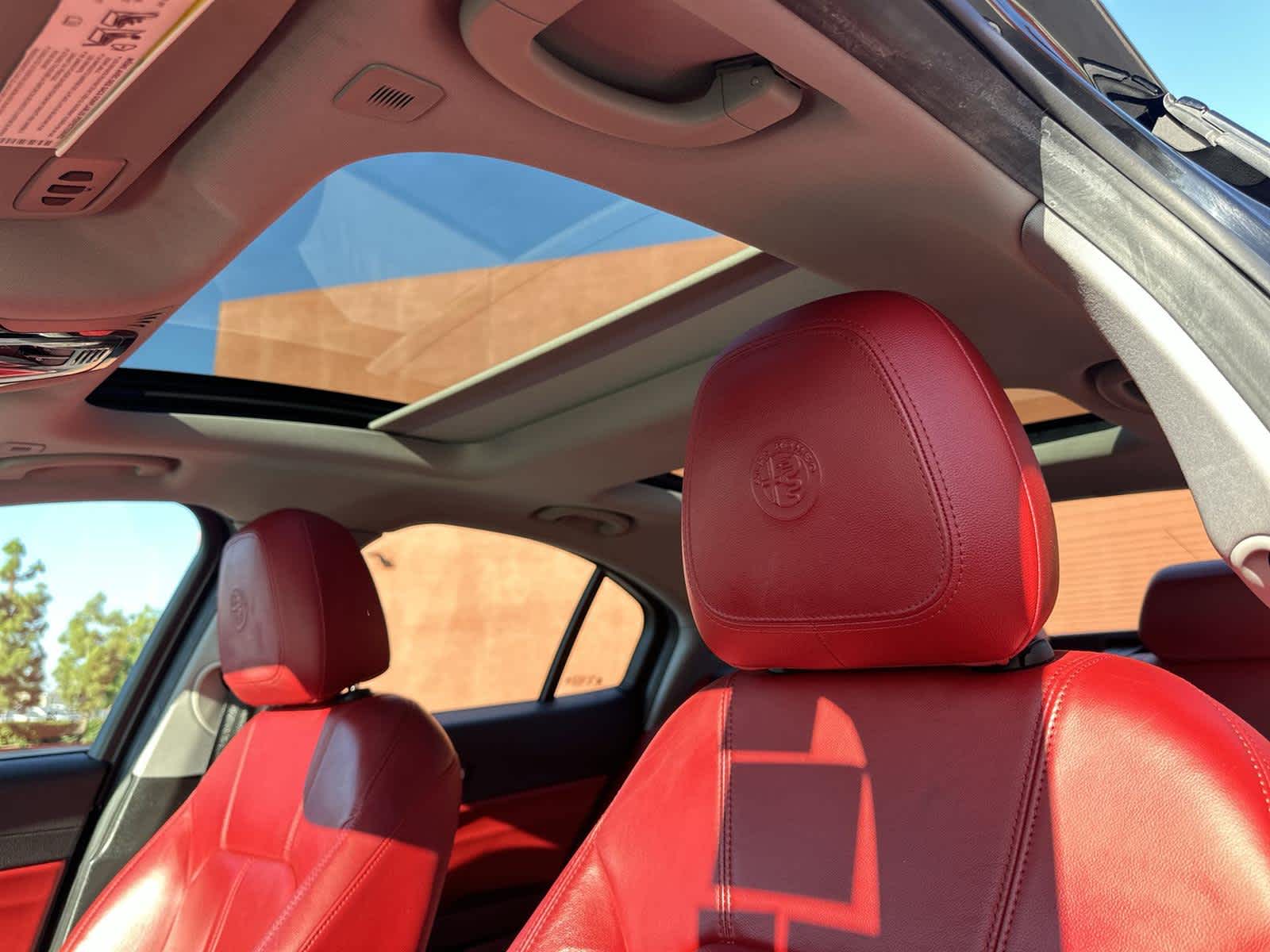 Thumbnail: 2019 Alfa Romeo Giulia - 32