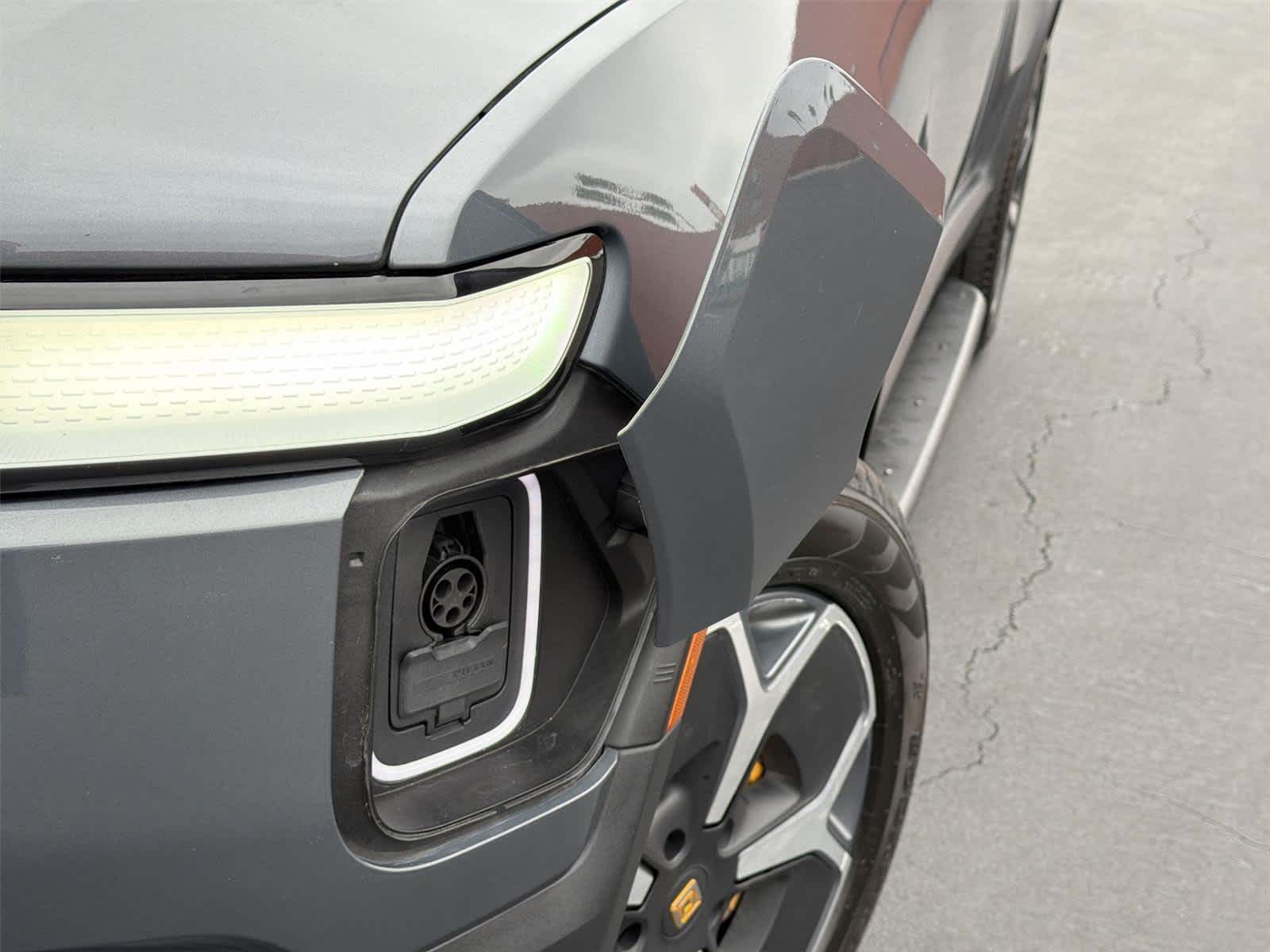 Thumbnail: 2023 Rivian R1S - 9