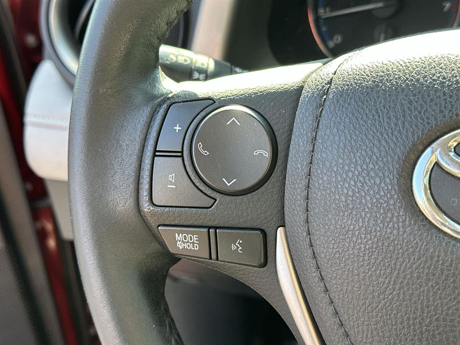 Thumbnail: 2017 Toyota RAV4 - 23