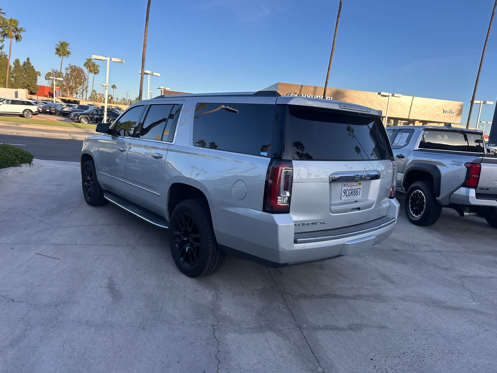 Thumbnail: 2018 GMC Yukon XL - 3