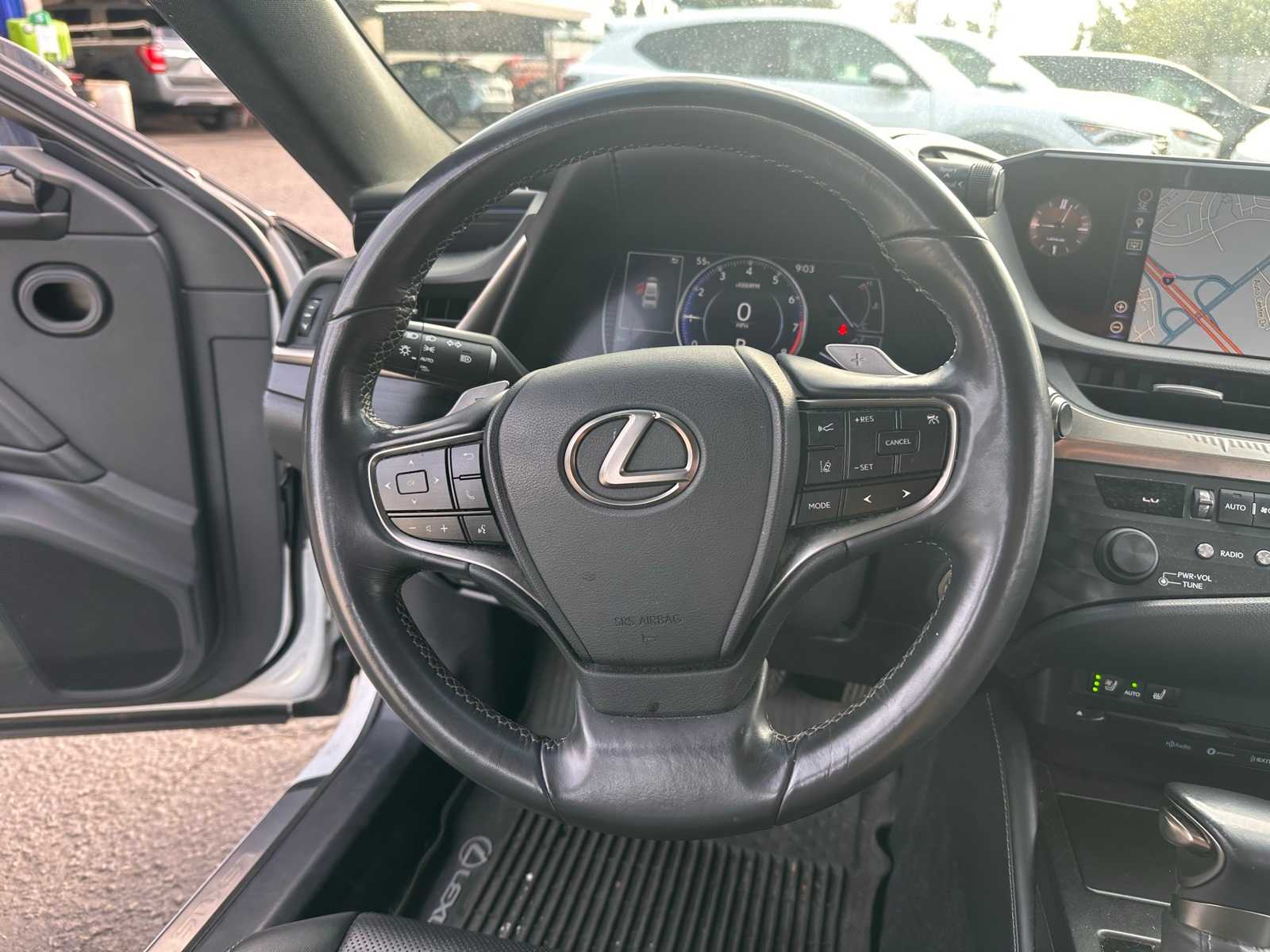 Thumbnail: 2019 Lexus ES - 17