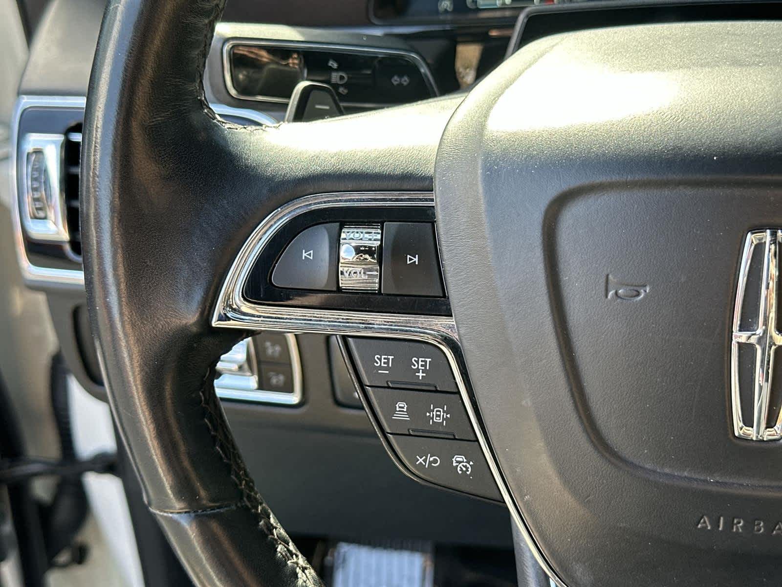 Thumbnail: 2023 Lincoln Navigator L - 24